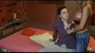 Il va perdre sa virignité avec une prostituée