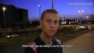 Il trouve un mec qu'il peut enfin niquer !