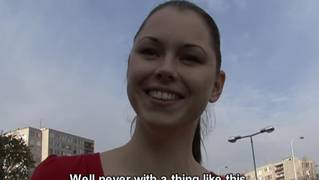 Cette jolie blonde mature ce fait sauter