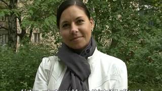 Elle se fait niquée dans les couloirs !