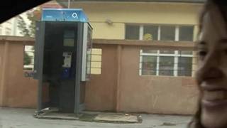 Elle prend du plaisir en douceur enplain air