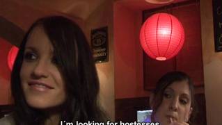 Avec quelques billets elle sont pretes a tout