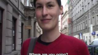 Il trouve une meuf dans la rue pour la baiser