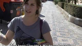 Il paye une meuf pour ensuite la baiser