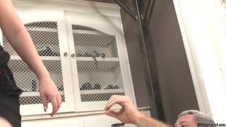 Une MILF et une jeunette pour cet homme mûr