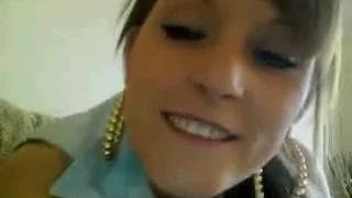 Sur internet, ses seins elle va les montrer