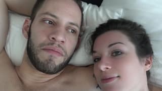 Belle brune se fait démonter le cul