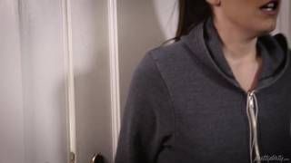 Cette femme aux gros seins se fait sauter