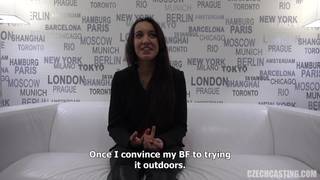 Cette tcheque passe un casting bien huilé