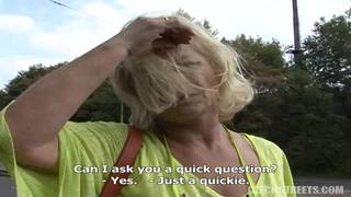 Milf blonde qui se fait baiser en pleine rue !!