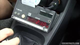 MILF qui se fait baiser vite fait par un jeune