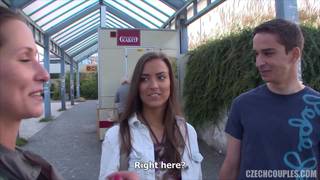 Ils font tout pour quelques billets...