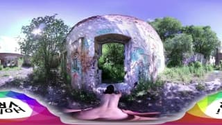 Lady Dee suce et se fait défoncer en extérieur en VR