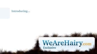 La jeune Agnès stimule sa chatte poilue