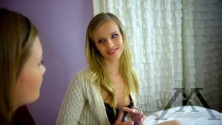 Ménage à 3 pour ces belle fille qui en veulent