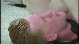 Des mecs bisexuels pour une scène à trois !