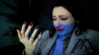 Violet Monroe qui se masturbe à fond !