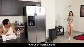 Petite étudiante cochonne baisé par beau-papa