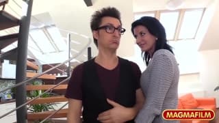 Un mec qui baise sa MILF préférée