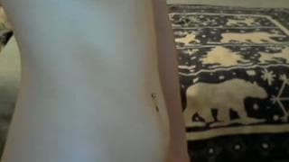 Petites caresses avec une amatrice séduisante