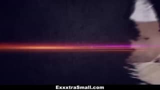 Jeune blonde va prendre tarif dans sa chatte