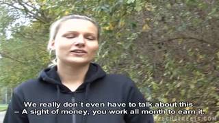 Il aborde une femme faisant son jogging