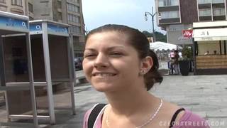 Adéla encore une tchèque à baiser pour du fric