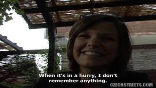 il se tape une jolie femme abordée dans la rue