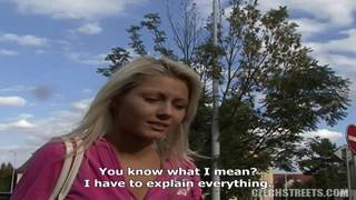 Blonde CZECH prise dans sa voiture !