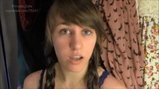 Surpris par la babysitter qui l'aide a se vider