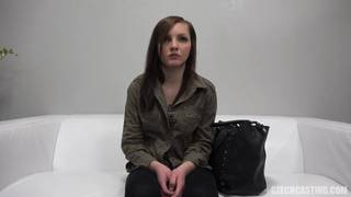 Voilà la magnifique kristyna pour un casting