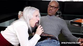 Une sublime pute ce fait punir par sont prof