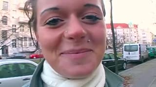 Une teen au gros cul accosté dans la rue