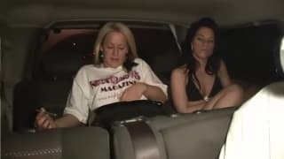 Blonde, Brunette, Branlette, Lesbienne, Orgasme Féminin