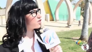 Une petite brune sexy se prend un grosse queue