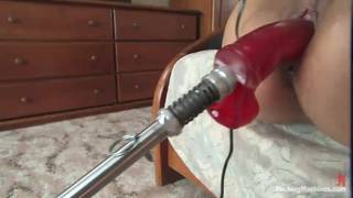 Sandra la mature reine des gros godes