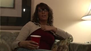 Milf se met nue pour s'exhiber soft