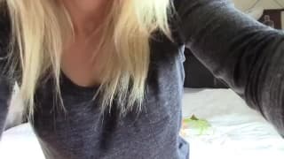 Haley Ryder à reçu un nouveau jouet