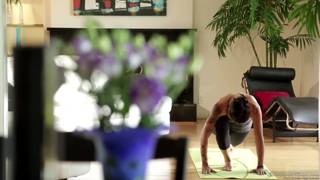 Deux lesbienne se font du bien avec leurs mains