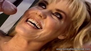 Le mari aime regarder sa femme se faire baiser par des étrangers