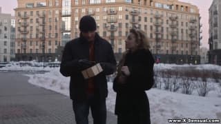 Ramasser une jolie blonde dans la rue et la baiser