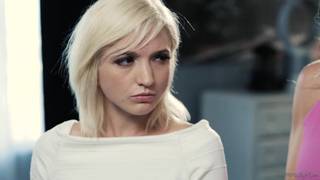 Trois meufs trop bien foutue se doigte