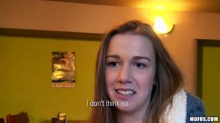 Elle va le sucer et se prendre la bonne bite