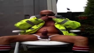 Ce mec bien membré va venir s'amuser