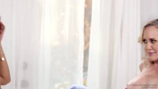 Brandi Love dans la peau d’une masseuse