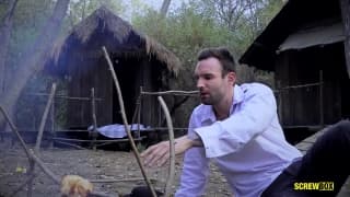 Indienne baise dans la jungle avec un queutard