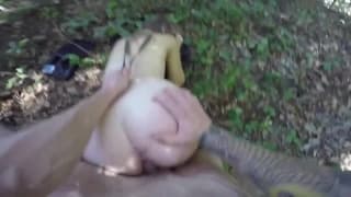 Porno amateur filmé en POV dans la nature