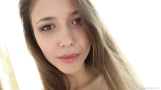 Mila Azul avec une bonne glace à l'eau
