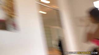 La grosse bite de Mandingo va la faire jouir fort