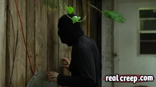 Au lieu de cambrioler sa maison, il a préféré du bon sexe